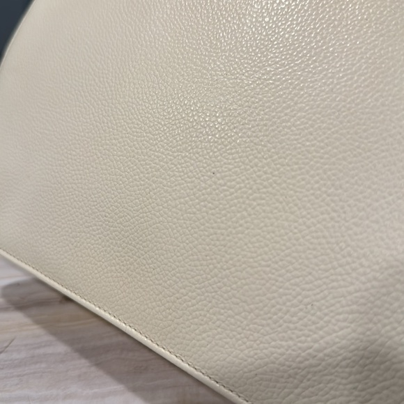 Coach Bag Vintage 90’s Cream Leather Crossbody Bag with Gold Turnlock - Picture 13 of 17